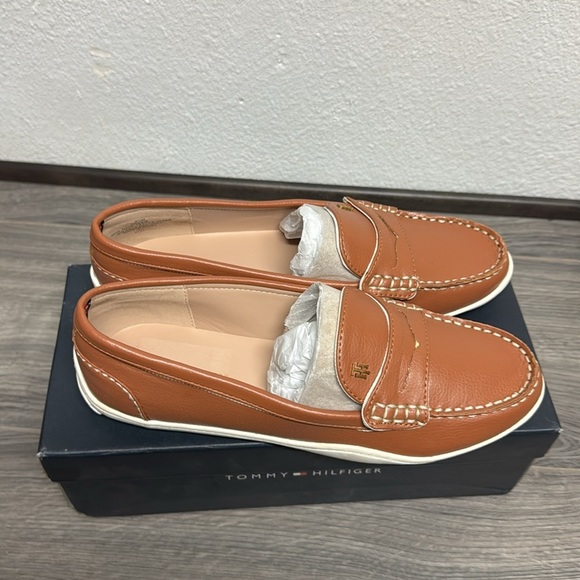Tommy Hilfiger Women's Kaia Loafer - Picture 5 of 6